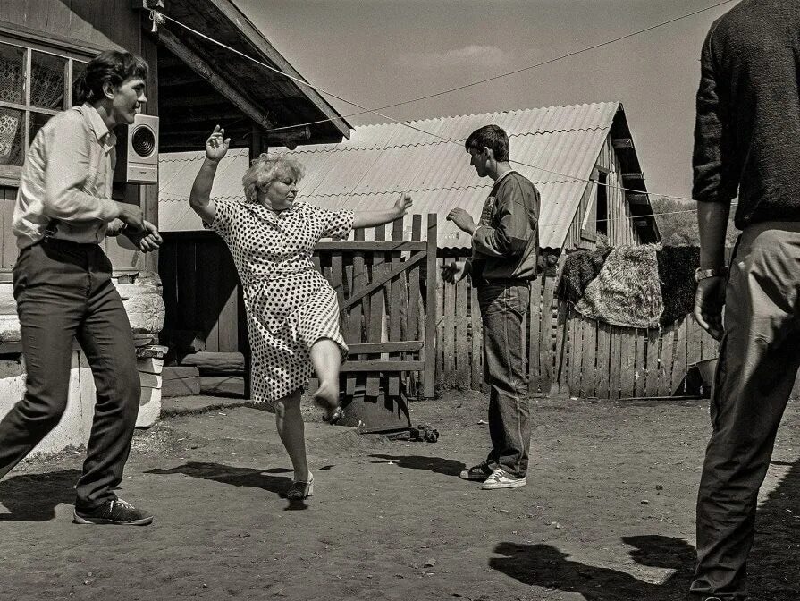 Лучшее видео 70. Коровин Деревенские танцы 1936. Деревенские танцы. Танцы 70-х годов. Танцы 70-х годов в СССР.