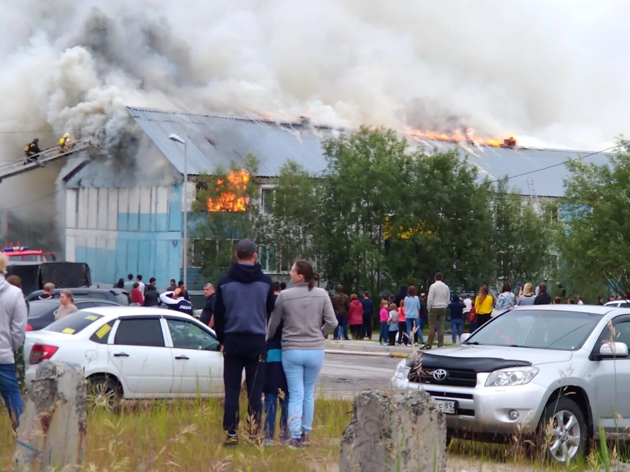 Губкин горит дом. Пожар в Губкинском. Сгорел дом в Губкинском. Пожар в Губкинском сейчас в 1 микрорайоне. Горит Губкин.