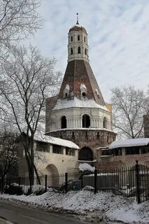 Белая башня монастыря