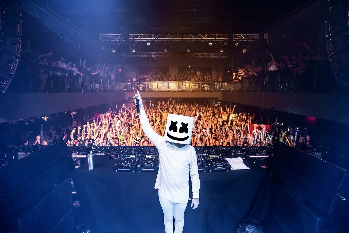 Tayna marshmello ukay remix. Marshmello. Диджейский пульт маршмеллоу. Маршмеллоу треки. Marshmallow музыкант без маски.