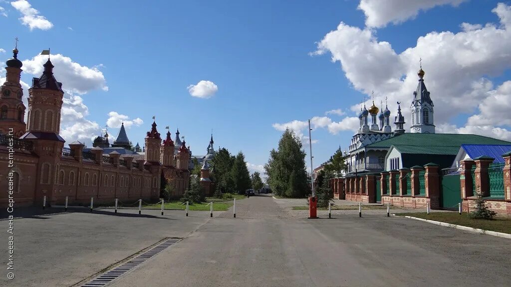 П саракташ оренбургской. Церковь в Саракташе Оренбургской области. Церковь Николая Чудотворца Саракташ. Поселок Саракташ Церковь. Поселок Саракташ Оренбургская область.