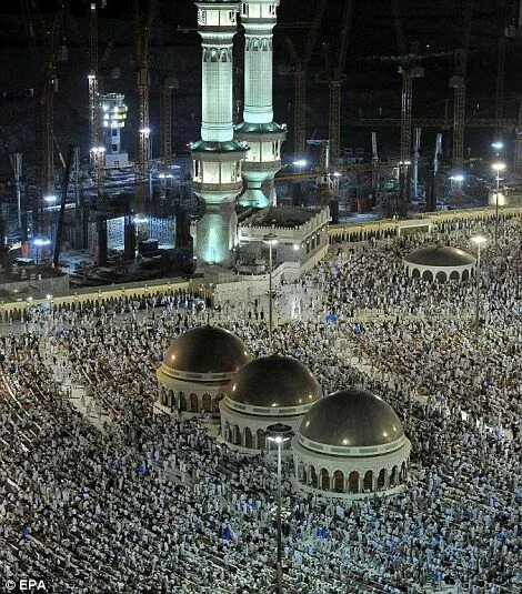 Ураза в саудовской аравии. Ураза байрам в Мекке. Мечеть Аль-харам Мекка Саудовская Аравия. Рамадан в Мекке. Кааба Рамадан.