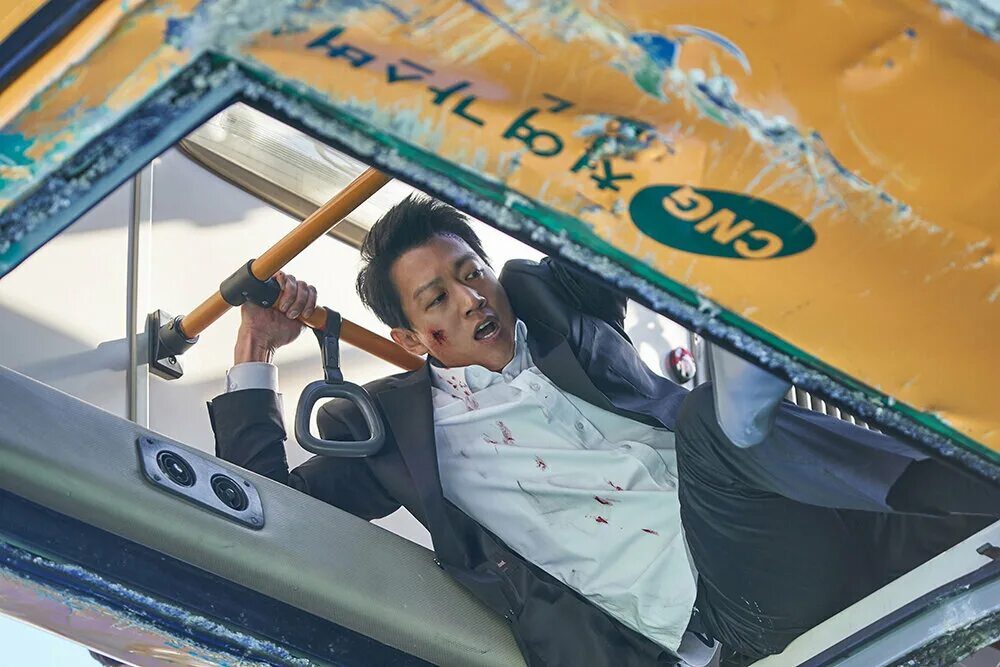 зажигание фильм 2019 корея. да здравствует король 2019. бен кингсли мандарин. мандарин тревор слэттери. криминальный город корея.