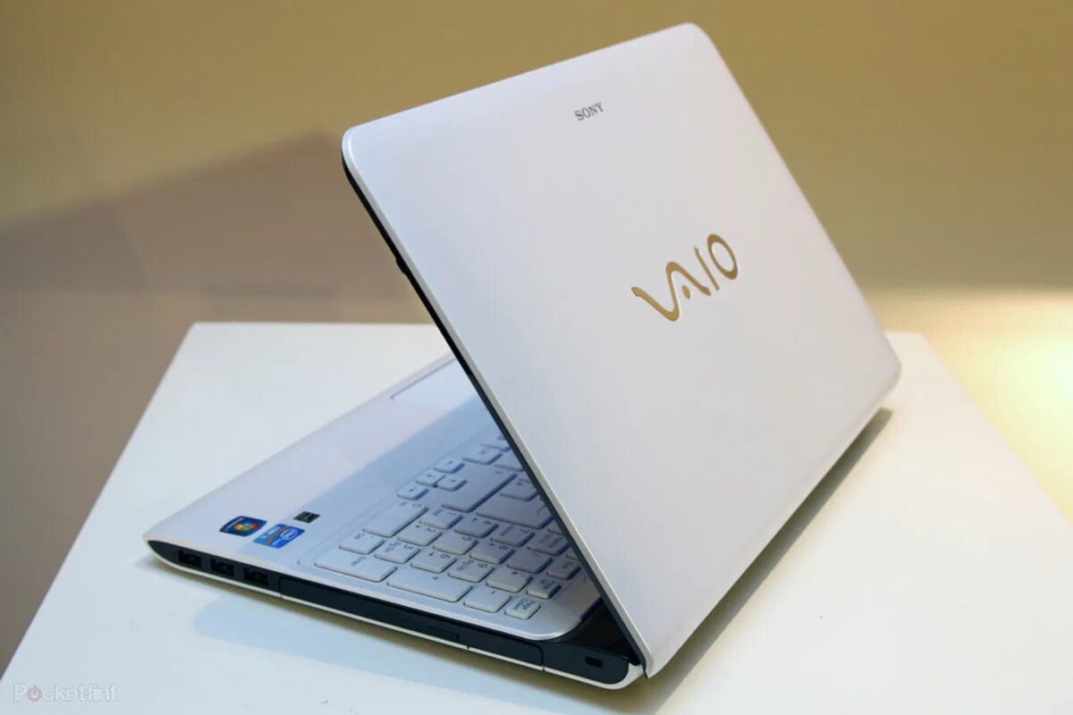 Sony белый. Sony vaio 2012. ноутбук сони vaio 2012. ноутбук sony vaio белый 2012. ноутбук сони вайо 2012 года.