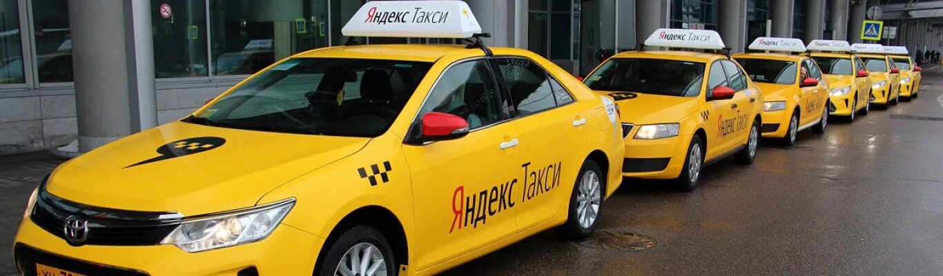 Форд фокус 3 универсал такси. Парковка такси. Ford focus 3 такси. Есть таксопарк. Такси беларусь.