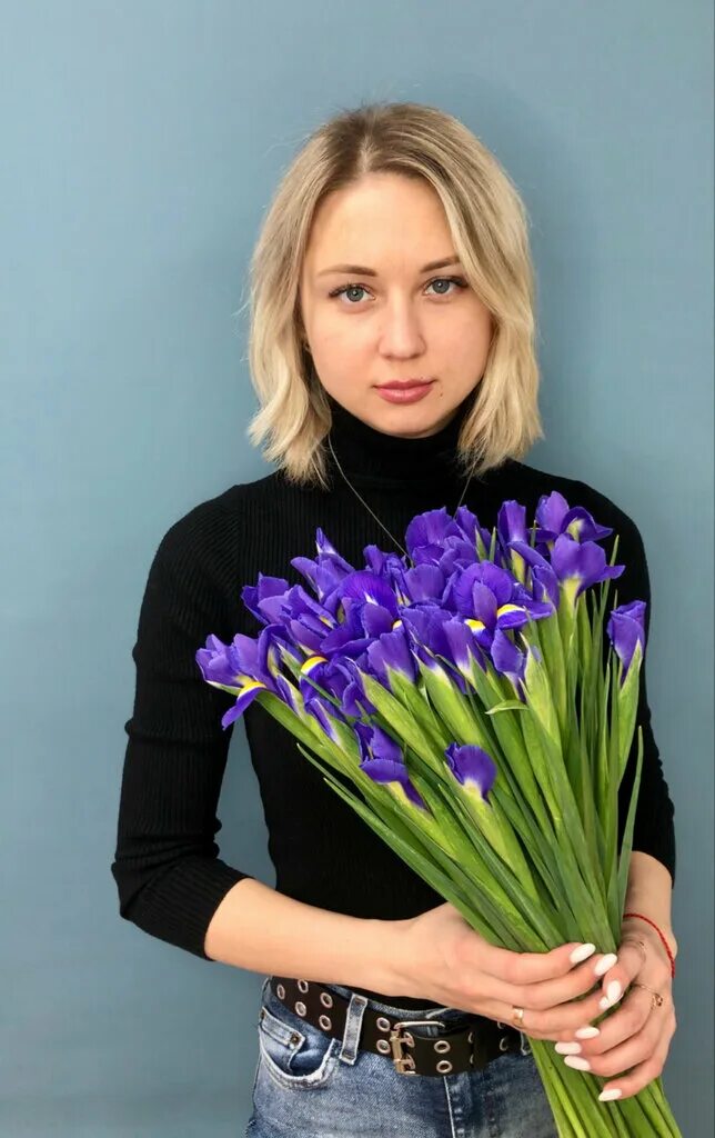 магазин цветы новоуральск. цветы новоуральск. хризантема кустовая (9шт). сувениры новоуральск. сувениры в цветочном магазине.