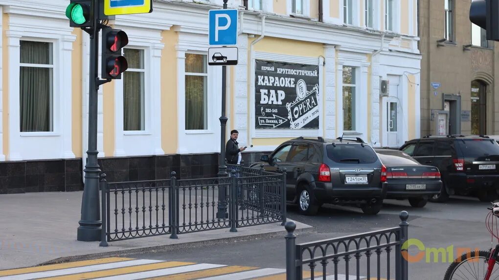 Лермонтова светофор. Светофор на Ленинском проспекте. Переход на Ленина Омск. Светофор Вологда Лермонтова история. Светофор лермонтовский проспект