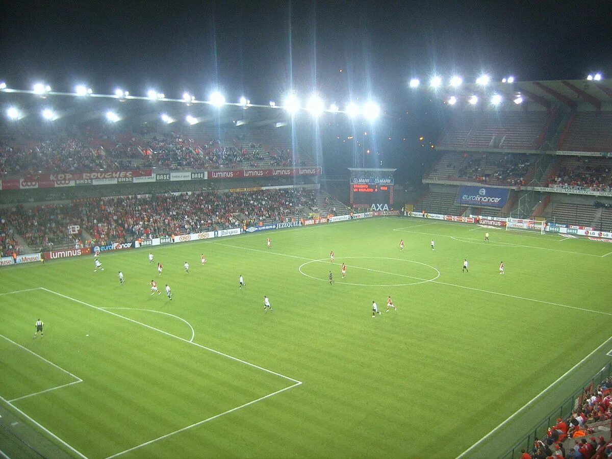 Стандард Льеж стадион. Maurice Dufrasne Stadion. ФК Стандард Бельгия. ФК Льеж Бельгия.