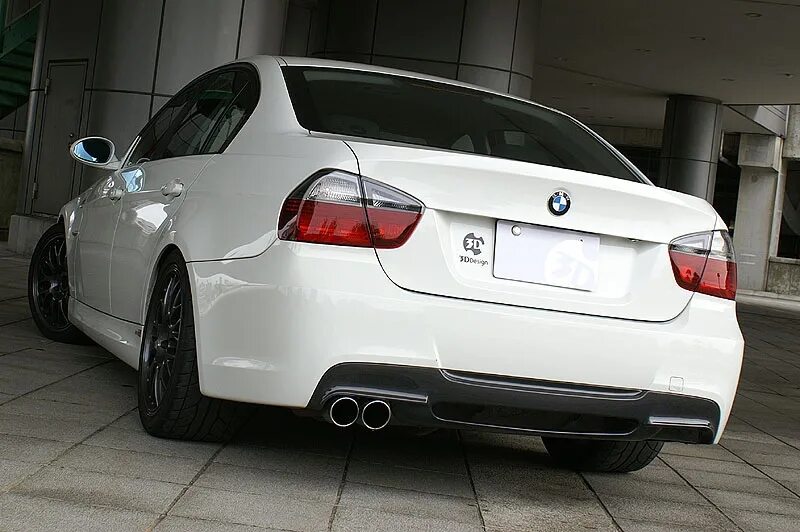 Bmw 3 задний. BMW e90 m. BMW e90 m пакет. BMW 3 e90. БМВ е90 м пакет.