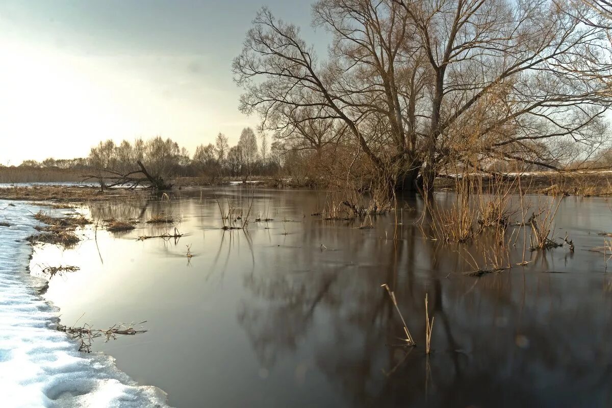 Сильный разлив воды