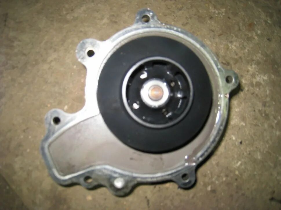 Каптива помпа. Водяной насос охлаждения каптива с140. Помпа охлаждения шевроле каптива с100. 4 помпа по шву. Помпа шевроле каптива 2.