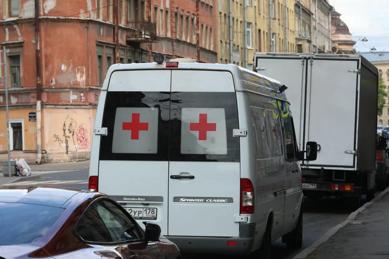 Госпитализировали в больницу. 17 Больница СПБ.