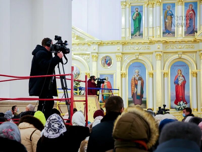 Служба храм пенза. Спасский собор пенза богослужение. рождество в спасском соборе пензы. служба в спасском соборе пенза. рождество христово пенза спасский собор 2021.