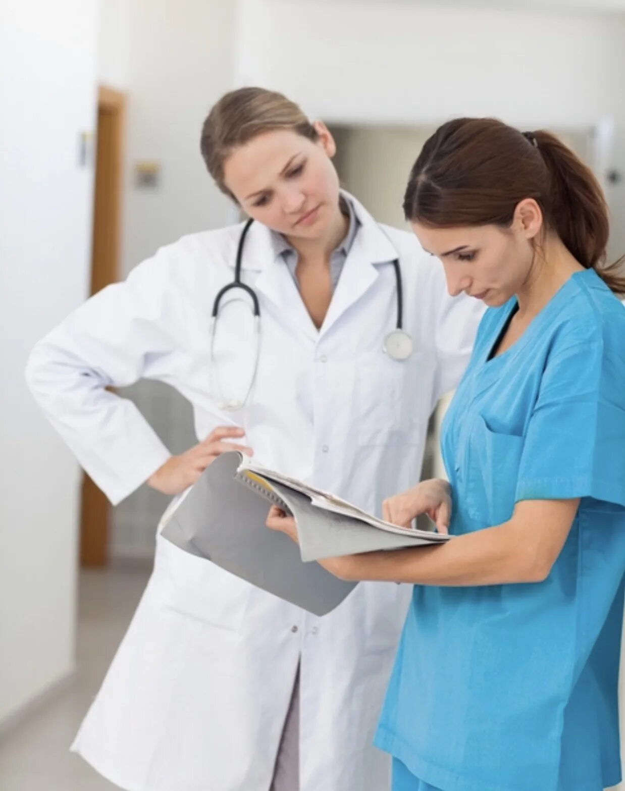 Работа медсестры в австралии. Врач и медсестра. Красивые врачи и медсестры. Фотография медсестры. Профессия медсестра.