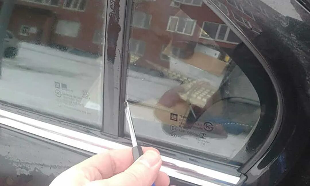 Набор для аварийного вскрытия авто. Как открыть шевроле лачетти без ключа. Вскрытие машины без ключа. Как открыть дверь на шевроле авео. Вскрыть шевроле.