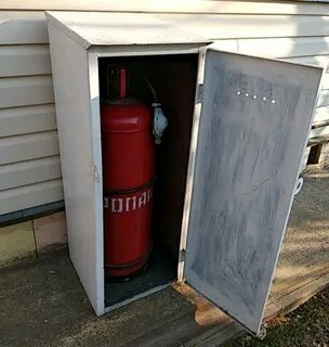 Газовый баллон на улице