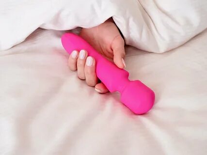 La importancia de limpiar tus juguetes sexuales: recomendaciones de los exp...