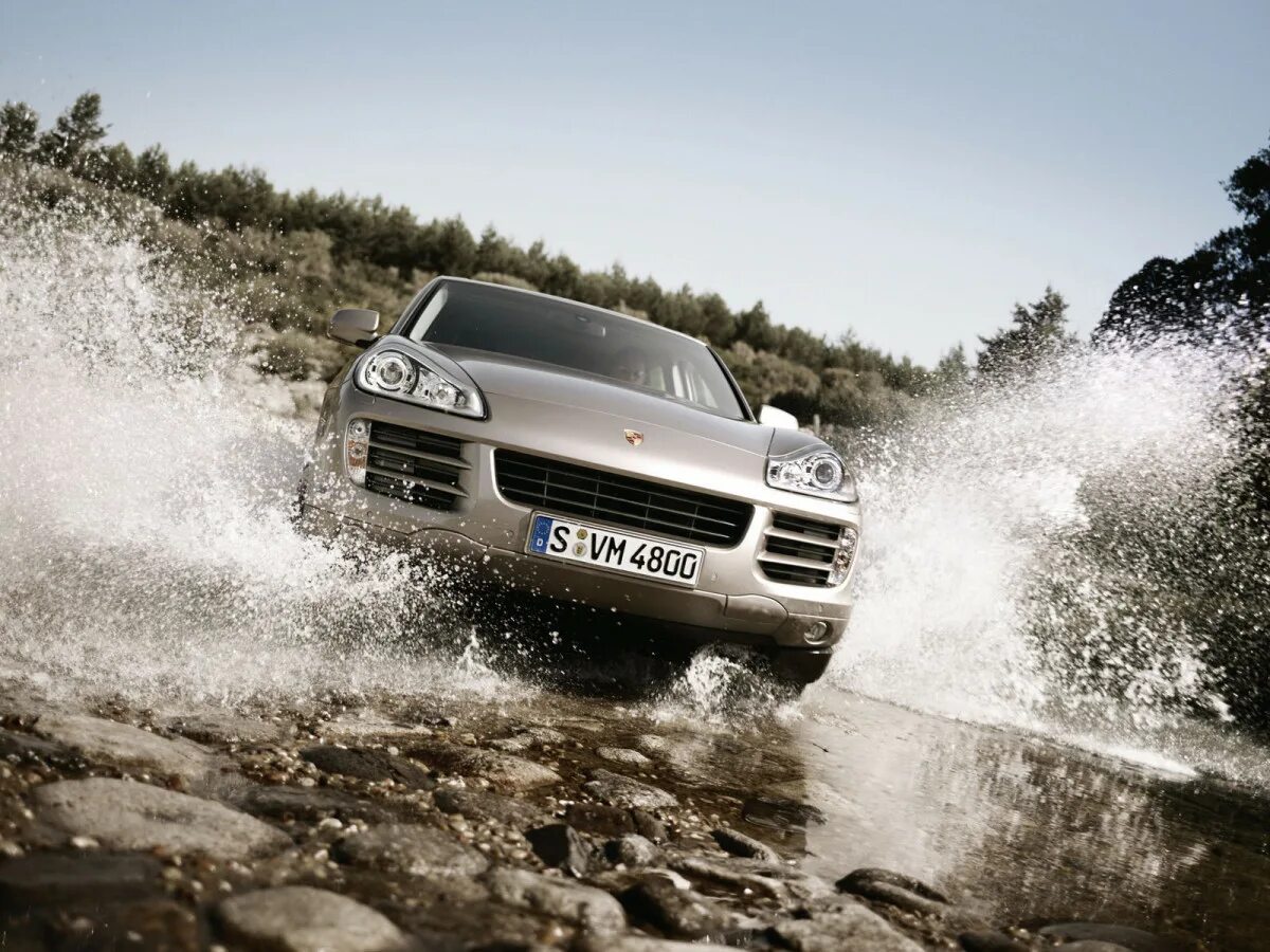 Cayenne 957 off road. Lotus esprit субмарина. Машина в воде. Машина по луже. Включи машины воду.