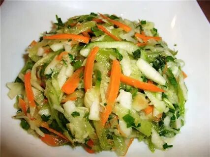 Салат с зеленой редькой и огурцом