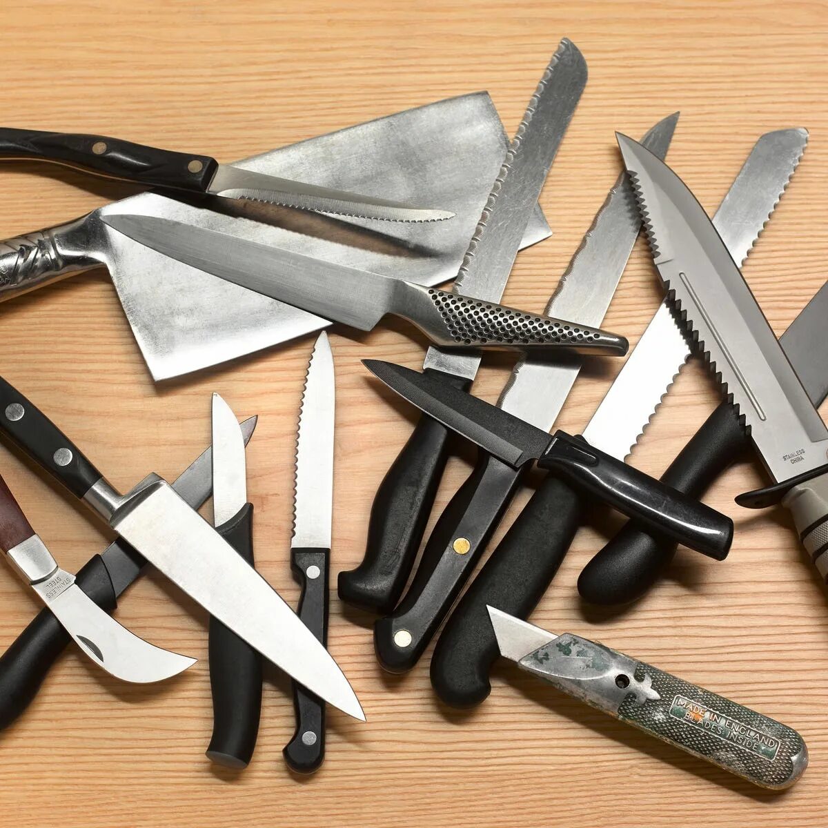 Кухонный нож оружие. Kitchen Knife ножи. Перекрещенные ножи. Ножики скрещенные кухня. Satir нож.