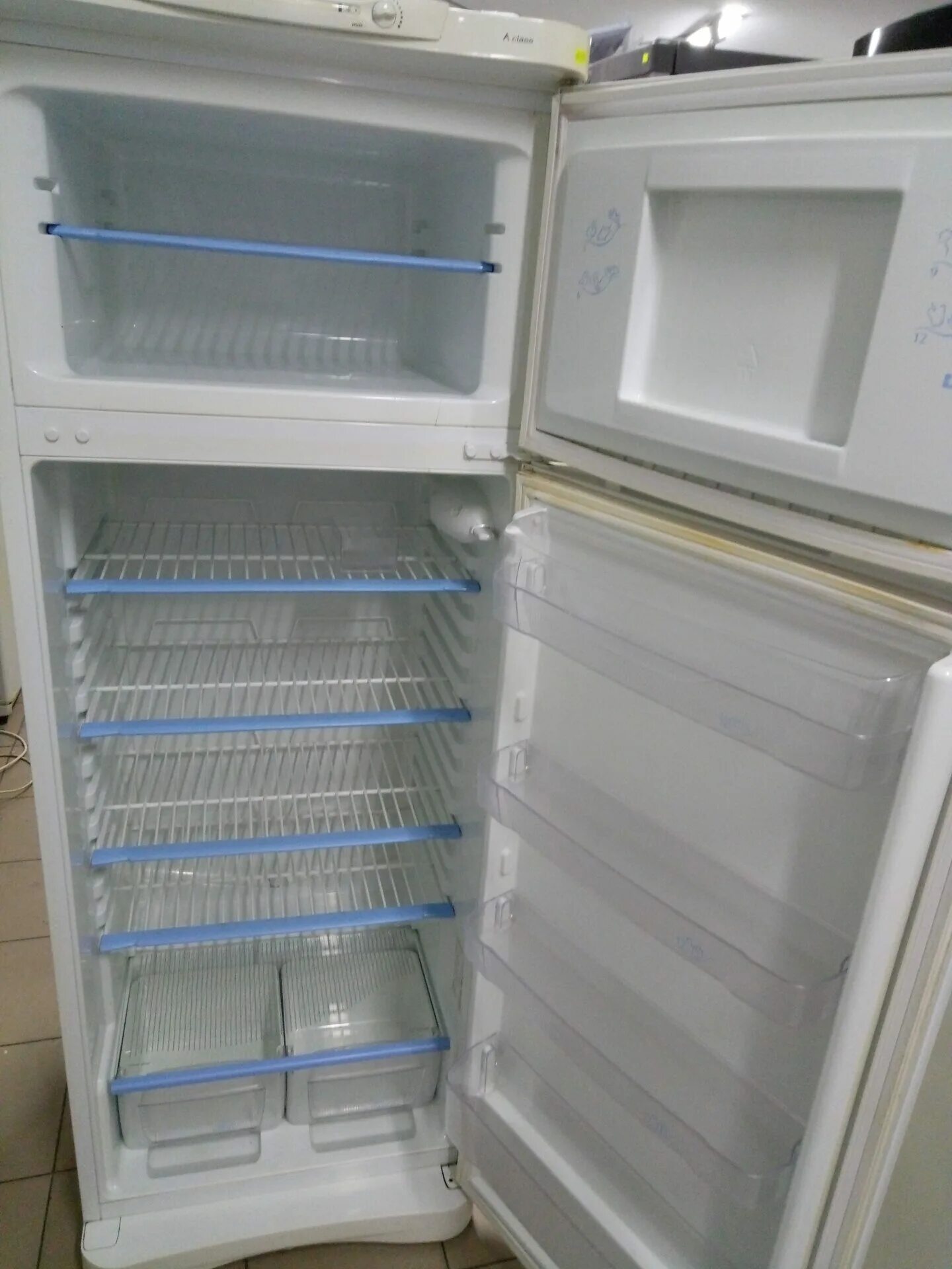 Холодильник индезит бу. Холодильник Индезит ra32g.015.