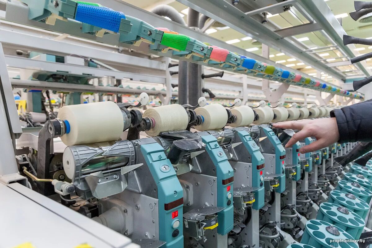 Текстильное производство. Текстильная промышленность. Ткацкий цех. Оборудование для текстильного производства.