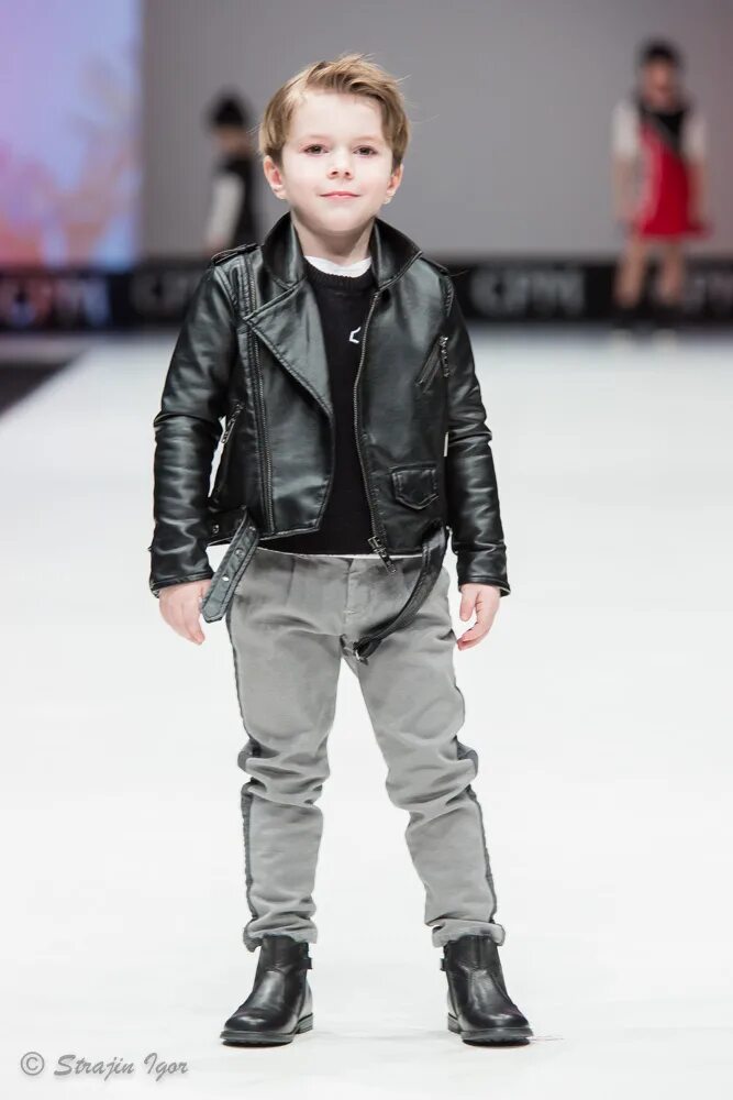 Ла фан фан. Funday магазин одежды реклама. Картинка ути лан фан фан одежда пижама. Fun fun одежда. Fan fan одежда.