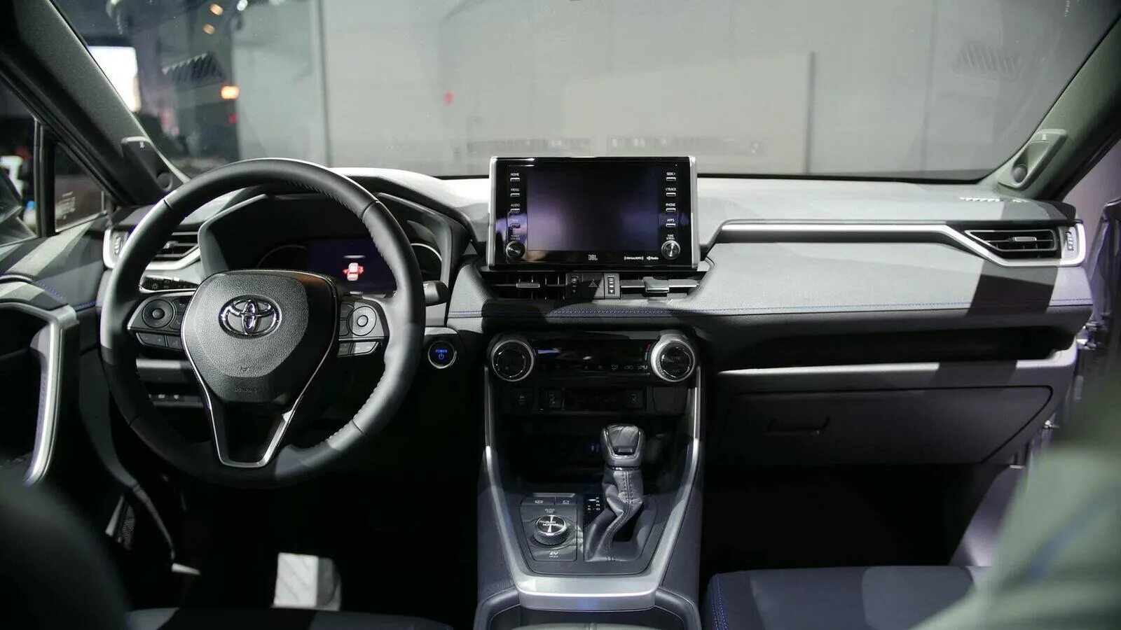 Новый рав 4 цена. Новый Toyota rav4 2019. Тойота рав 4 новый кузов салон. Toyota rav4 2019 4 поколение. Тойота рав 4 4 поколение салон.