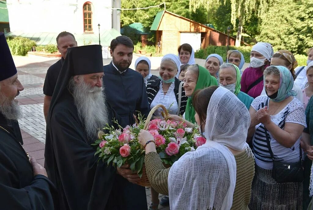 храм святой троицы в старых черемушках. храм живоначальной троицы в старых черемушках. церковь живоначальной троицы истра. храм троицы в черемушках расписание. храм троицы в черемушках расписание.