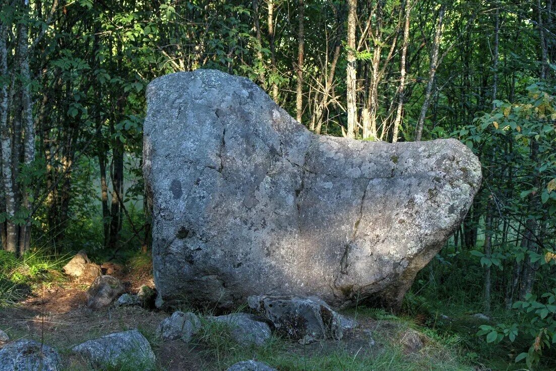 Аномальные зоны в крыму. Камень с места силы. Камень с места силы. Гора ахмаваара карелия. Гора воттоваара сейды.