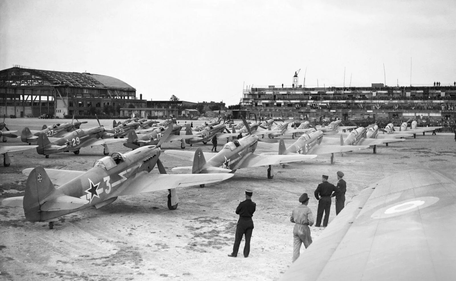 Нормандия 1943. Французский авиаполк Нормандия-Неман. Як-3 Нормандия Неман Ле Бурже. Нормандия Неман самолеты. Нормандия 1945.