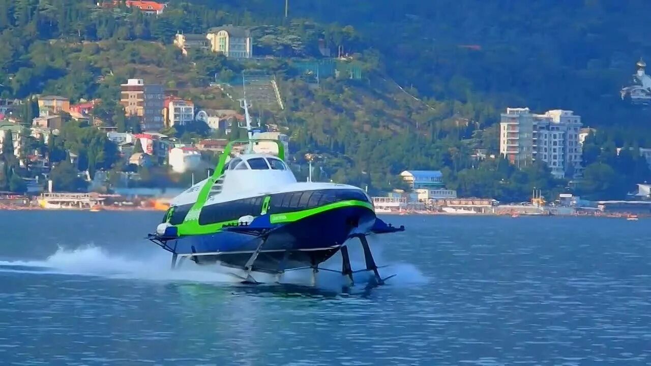Севастополь ялта. Комета Севастополь Ялта. Теплоход Комета Новороссийск Сочи. Катер Комета Севастополь. Метеор Ялта Севастополь.