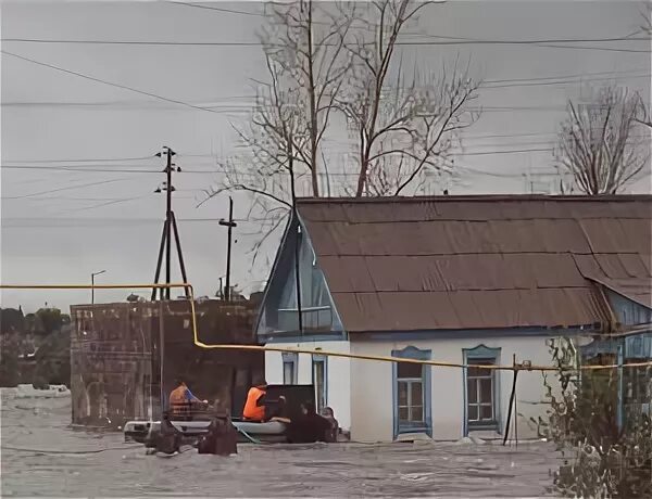 Паводок в челябинской области на сегодня. Наводнение в кизиле Челябинской области. Наводнение в Челябинской области. Наводнение в Челябинске. Затопленный частный сектор.