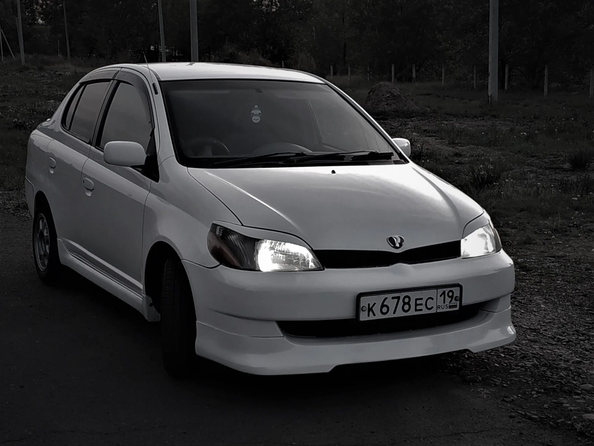 Тойота платц кузов. Toyota platz 2000. toyota platz 2001 tuning. тойота платц 2000 обвесы. toyota platz 1.