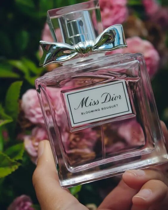 Духи мисс диор блуминг. Miss Dior Blooming Bouquet 50ml. Miss Dior Blooming Bouquet parfume. Dior Blooming Bouquet 100ml. Mis dia Blooming Bouquet.