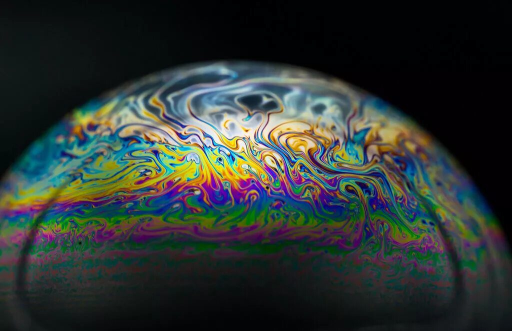 радужная окраска мыльных пузырей обусловлена. интерференция в мыльном пузыре. радужная окраска мыльных пузырей обусловлена ______ света. интерференция света на мыльном пузыре. радужная окраска мыльных пузырей.