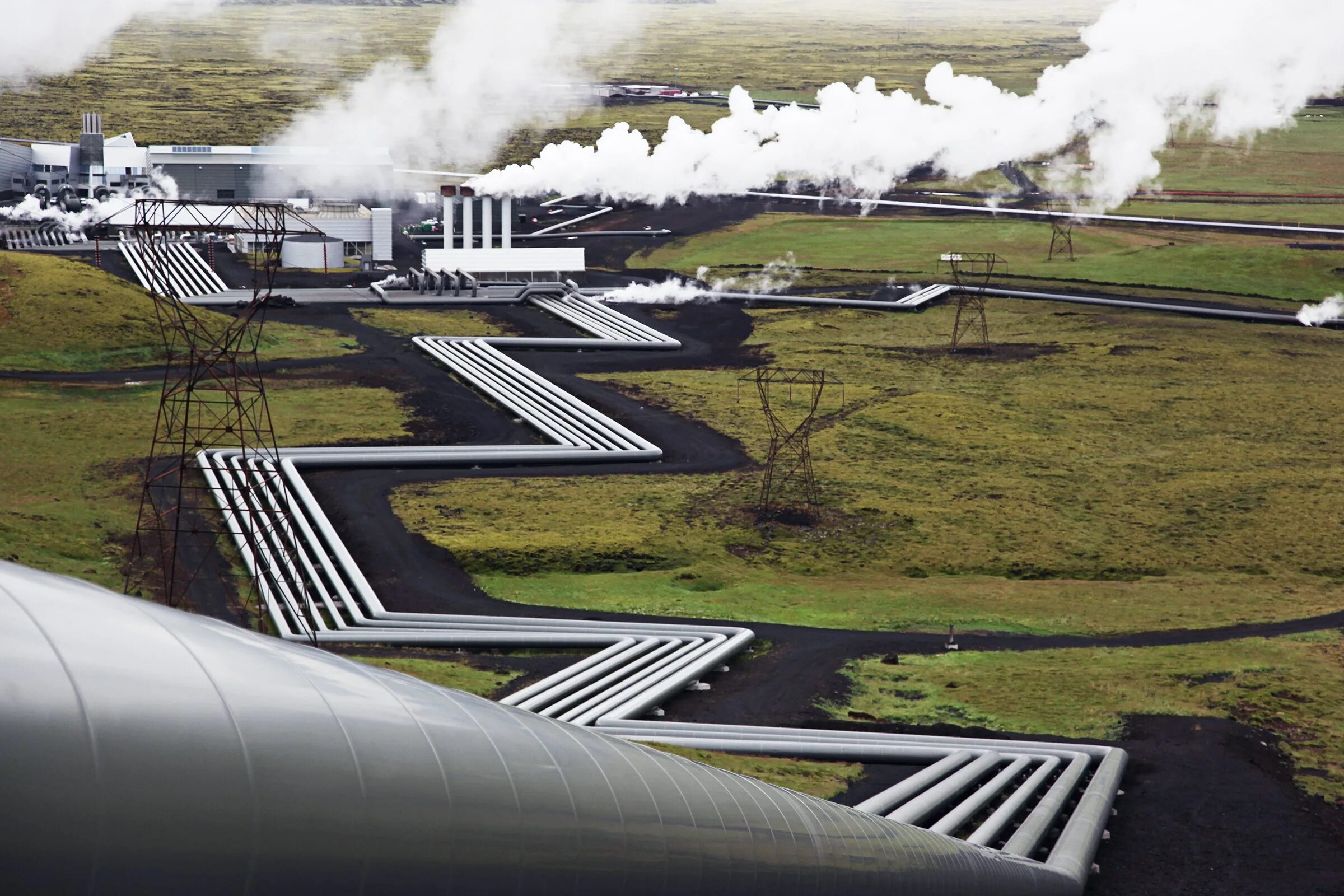 Geothermal energy. ГЕОТЭС Хедлисхейди. Геотермальная станция в Исландии. Геотермальные электростанции США. Исландия Энергетика.