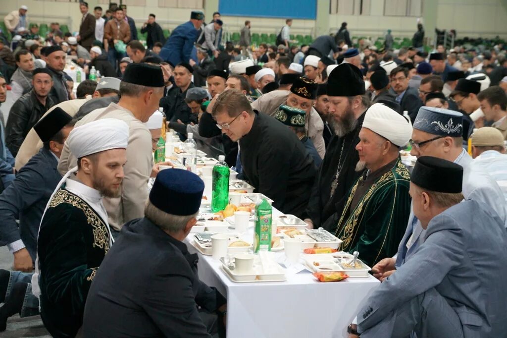 Разговение это в исламе. Мечеть Рамазан Казань ифтар. Президентский ифтар 2022. Ифтар мечеть Аль Марджани.
