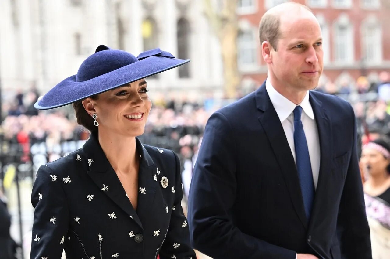 Последние новости принцесса уэльская кэтрин на сегодня. Шляпы Кейт Миддлтон. Уильям принц Уэльский. Принцесса Уэльская Кейт. Вильям и Кэтрин.