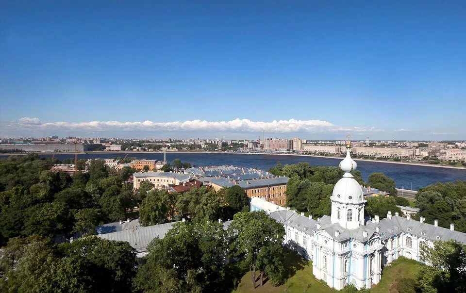 Смотровые площадки в санкт петербурге соборы. Звонница Смольного собора смотровая площадка. Колоннада Смольного собора. Колокольня Смольного собора. Колокольня Смольного собора смотровая площадка.