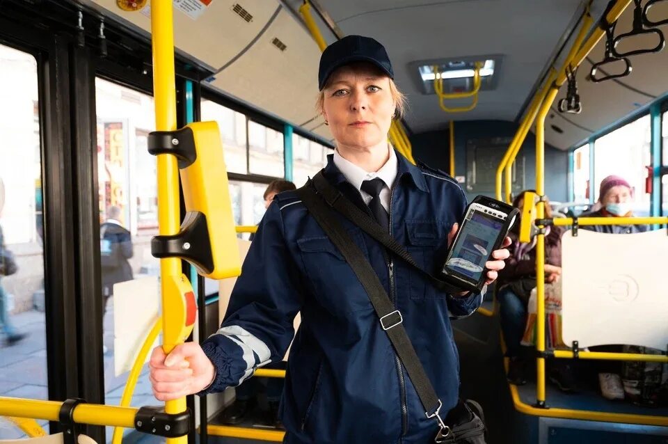 Кондуктор автобуса в санкт петербурге. Питерский кондуктор. Кондуктор автобуса в санкт петербурге. Кондуктор. Виктор петрович лукьянов кондуктор.