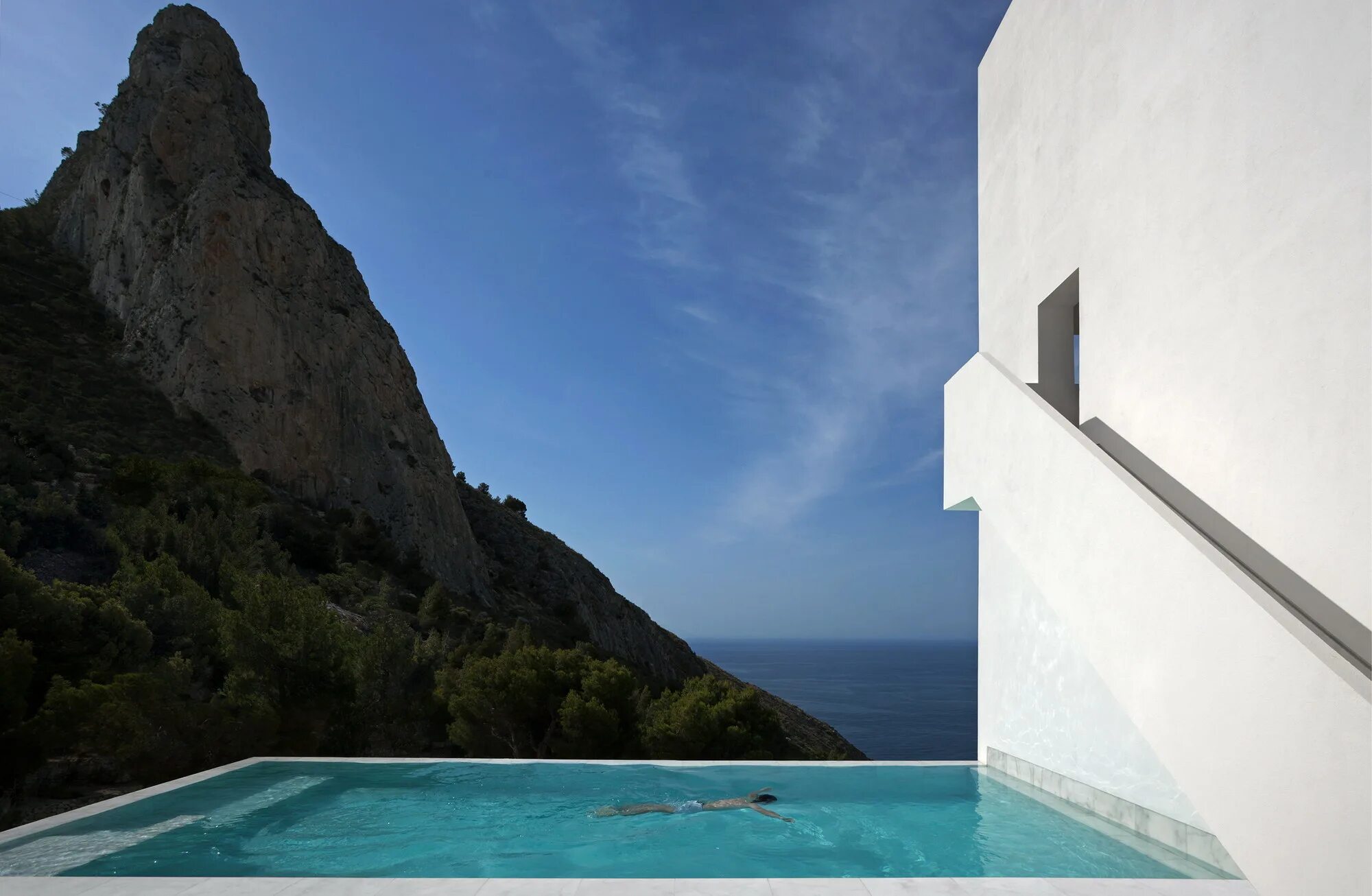 The cliff 4. Fran Silvestre дом на скале. Дом на скале (House on the Cliff) в Испании от fran Silvestre arquitectos.. Cliff House, Кальпе, Испания. Дом на Утёсе (Cliff House).
