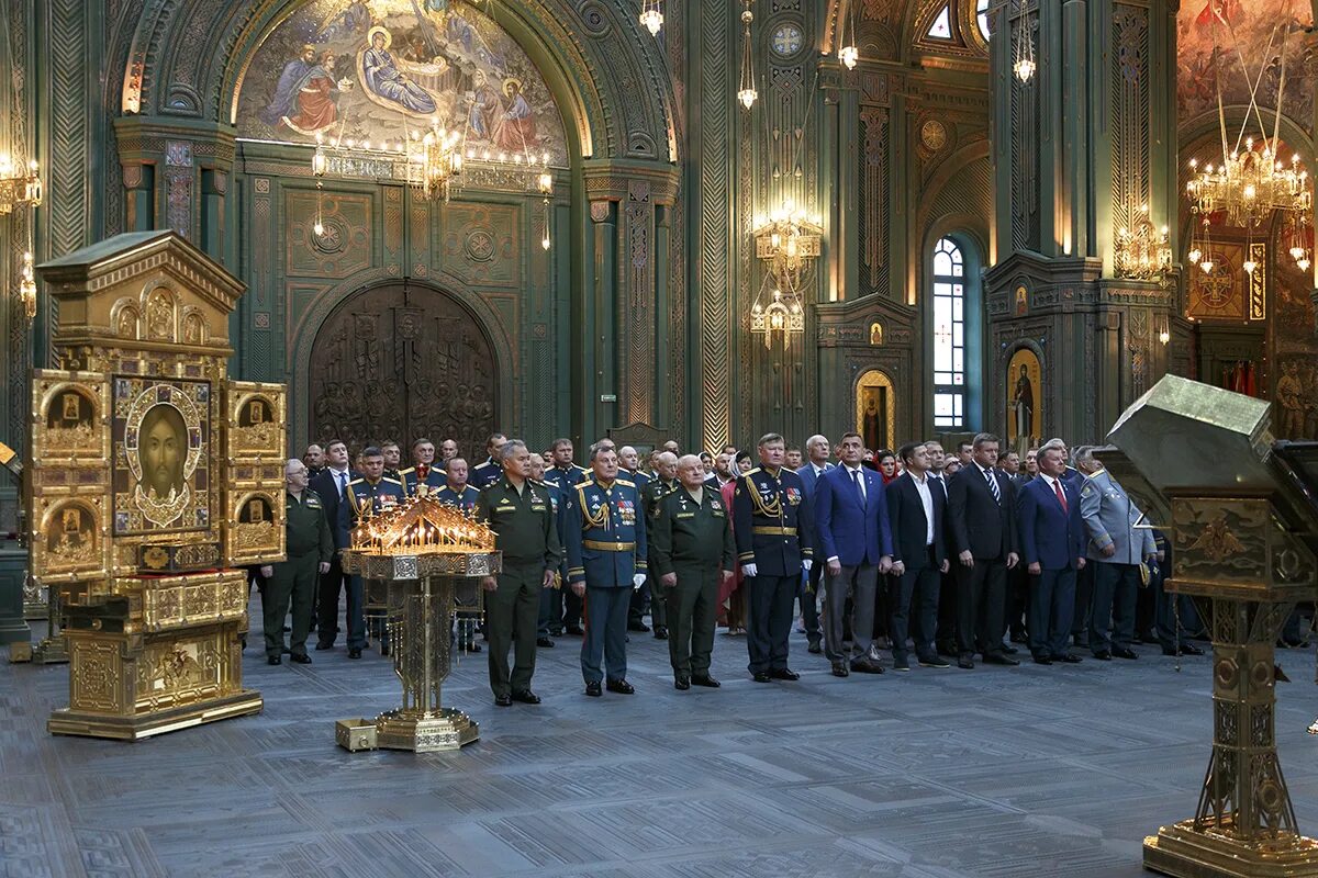 Трансляция молебна в главном храме вооруженных сил. Служба епископа савватия в главном храме вооруженных сил. главный храм вс рф вархаммер. храм вс рф пасхальная служба. богослужение в главном храме вс рф.