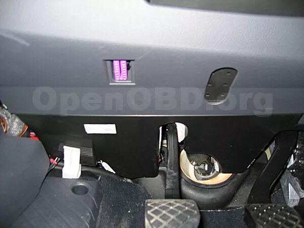 Разъем обд 2 пассат б5. Где обд пассат б5. Passat b5 obd разъем. Разъём obd passat b6. Разъём obd volkswagen passat b7.