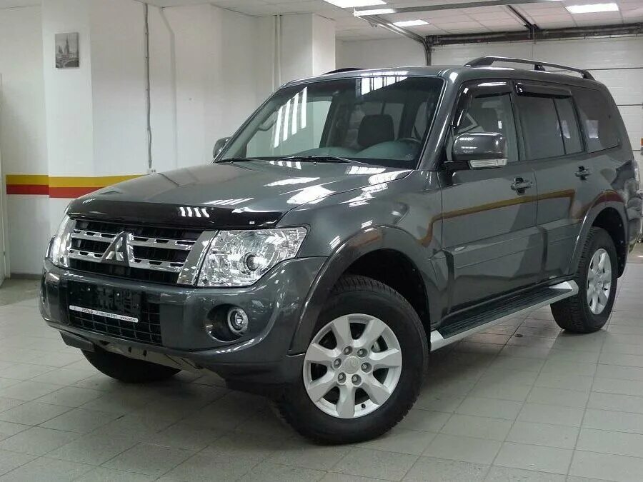 Авито россия мицубиси паджеро. Mitsubishi Pajero 4 серый. Цвета Паджеро 4. Митсубиси Паджеро 4 тёмно серый. Паджеро серый 2014.