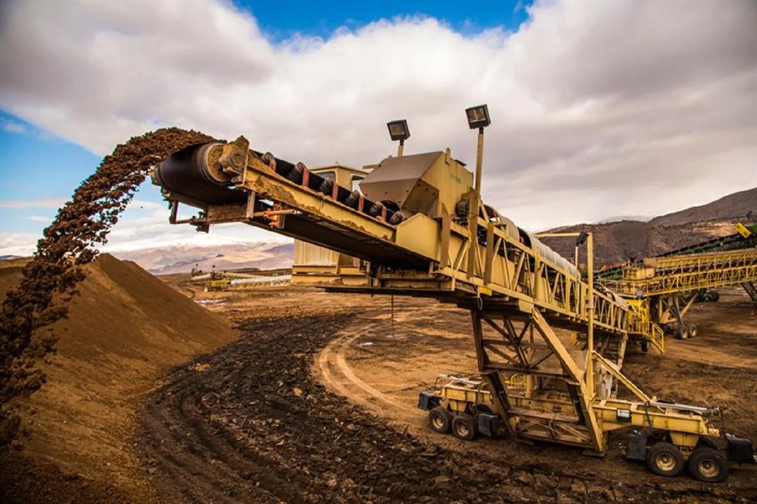 Как переводится mining