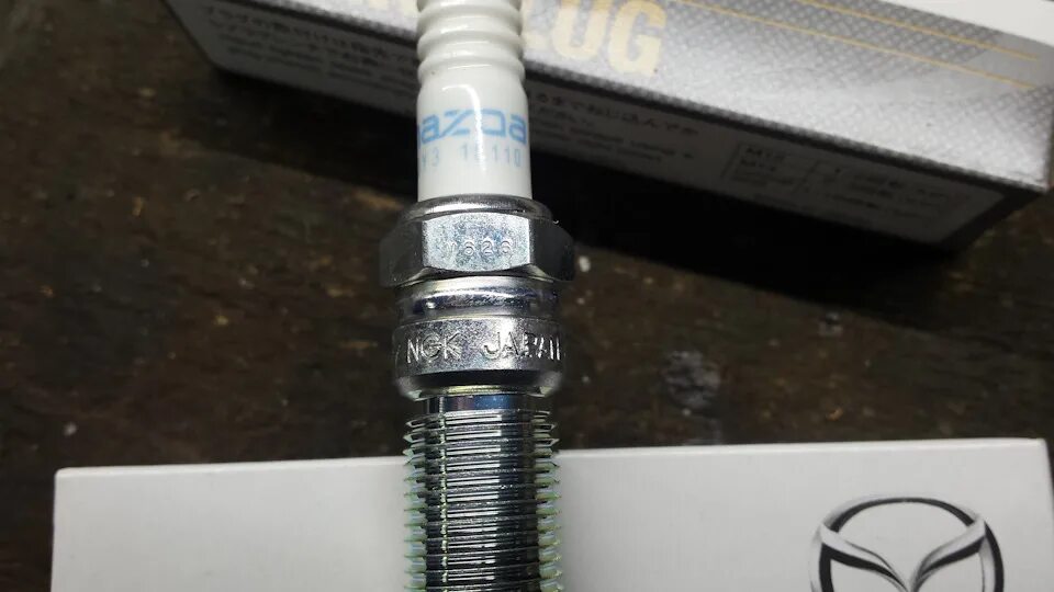 Pe5r18110 свеча зажигания. Lfg1-18-110. Свеча зажигания mazda l3y418110. Свечи зажигания мазда сх 7. Pe5s18110.