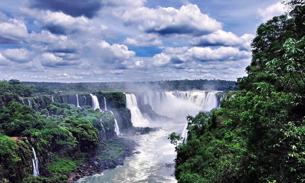 Река Парана Бразилия. Аргентина река Парана. Река Парана Южная Америка. Парагвай река Парана. Бразильское плоскогорье реки