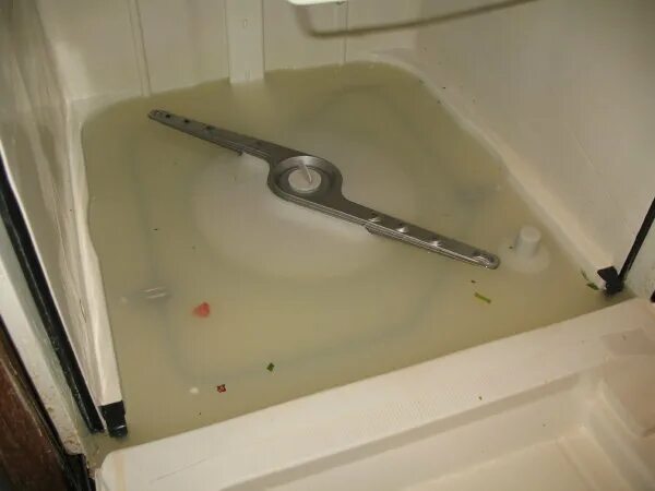 Посудомоечная машина вода на дне. Посудомоечная машина bosch не сливает воду. вода в поддоне посудомоечной машины bosch.