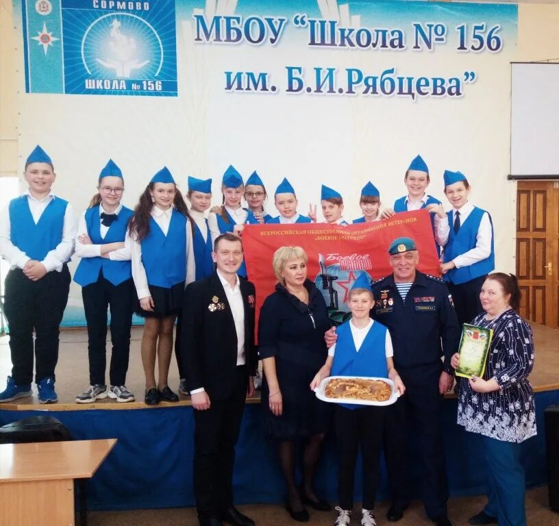 Первый класс линейка. Школа 156 телефон. Школа 156 нанжуль солнечный красноярск. Директор школы 156 нижний новгород. Школа 156 нижний новгород сормовский.